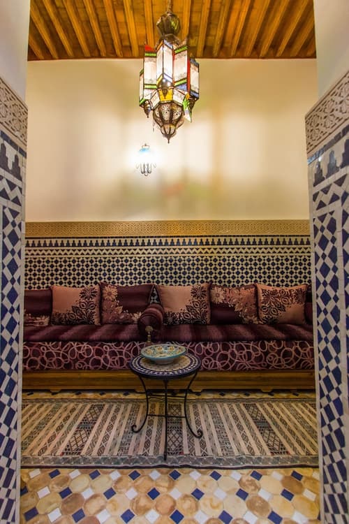 Dar Bhija, Lobby sitting area