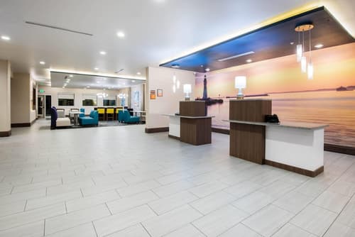 La Quinta Inn & Suites by Wyndham Buffalo Amherst, Lobby