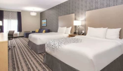 La Quinta Inn & Suites by Wyndham Buffalo Amherst, Room