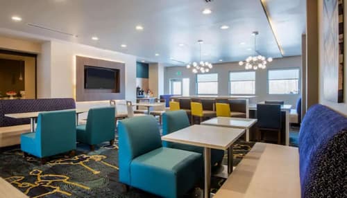 La Quinta Inn & Suites by Wyndham Buffalo Amherst, Dining