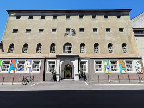 Barabas - Hostel, Front of property