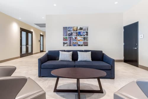 Cambria Hotel College Park, Lobby