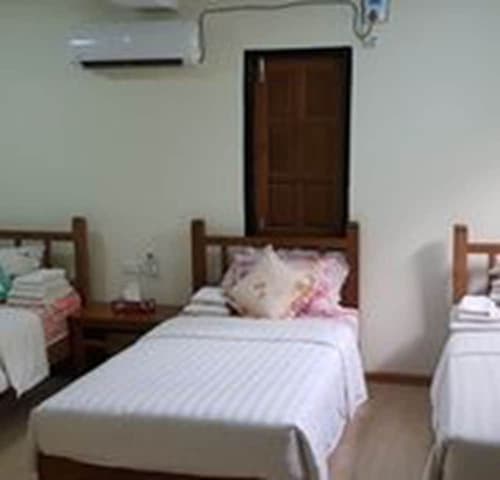 Golden Rose Guest House, Room