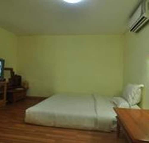 Golden Rose Guest House, Room