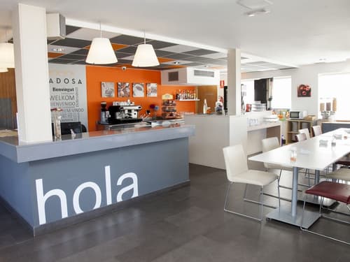 Hotel Cadosa, Reception