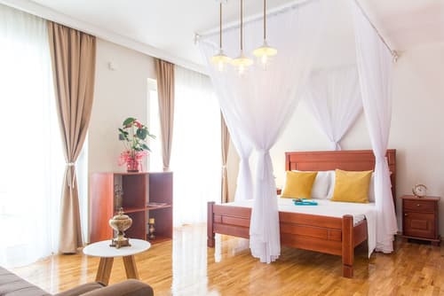 Villa DiEden, Primary image