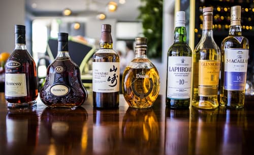 The Gerald Apartment Hotel, Bar (on property)