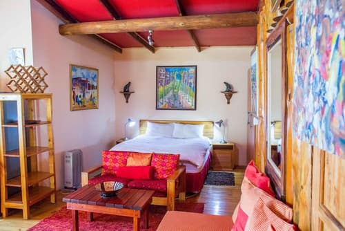 Veki's Village, Room