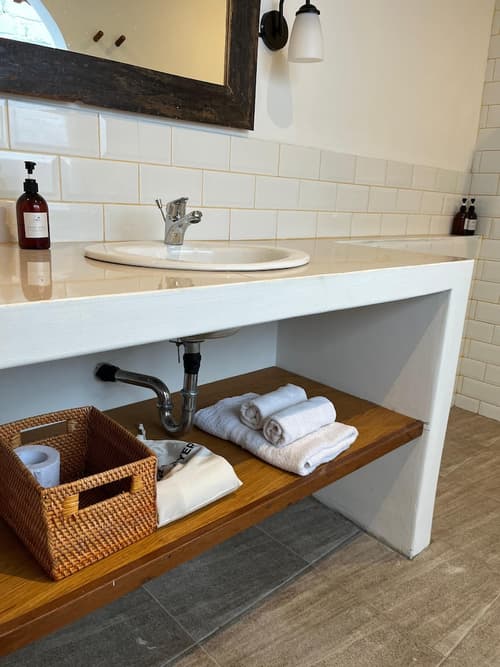 Omah Gili Hotel, Bathroom sink