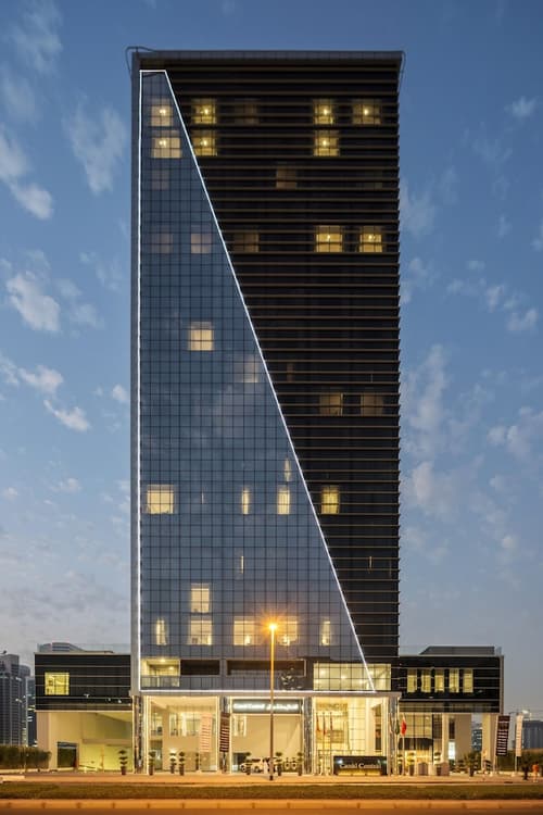 Canal Central Hotel, Exterior