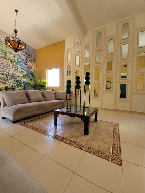 Hotel Class Colonial, Reception