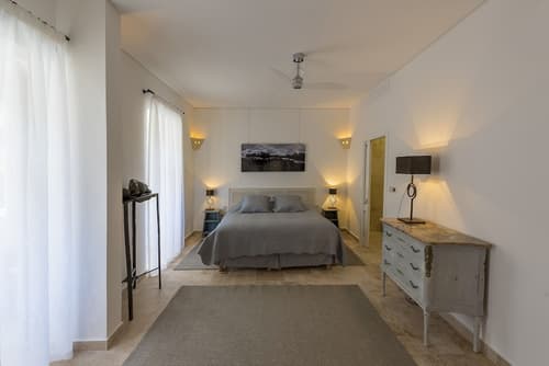 The Snop House, Room