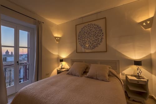 The Snop House, Room