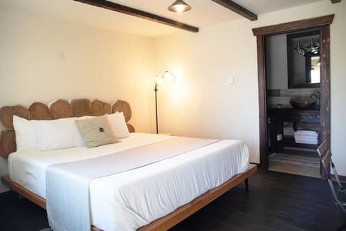 Paradise Village Hotel, Room