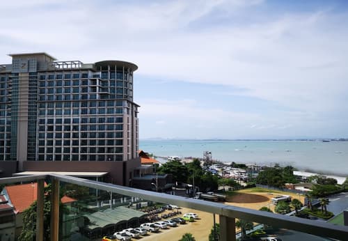 TSix5 Quarter, Balcony