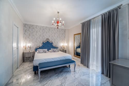 Colomba D'Oro, Primary image