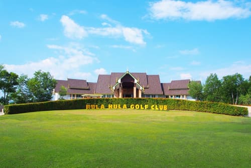 ROYAL PINEAPPLE HOTEL | A Welcome to Wealth and Good Fortune, Room