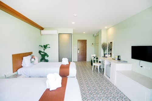 The Pineapple Hotel, Room