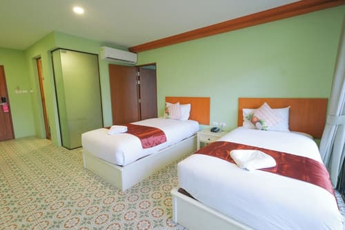 The Pineapple Hotel, Room