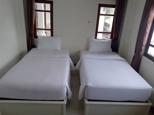 The Pineapple Hotel, Room