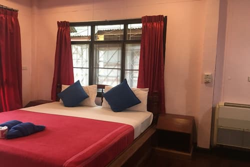 Lolita Bungalow, Room