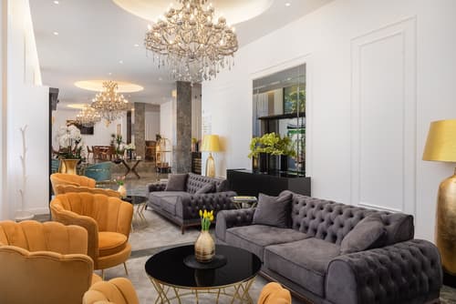 Hotel Corner, Reception