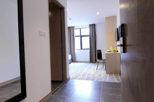 Pacific Express Hotel Chinatown, Interior entrance