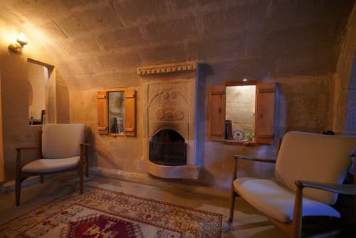 Maya Cave Hotel, Reception