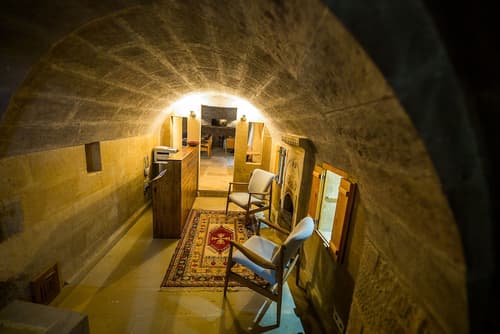 Maya Cave Hotel, Reception