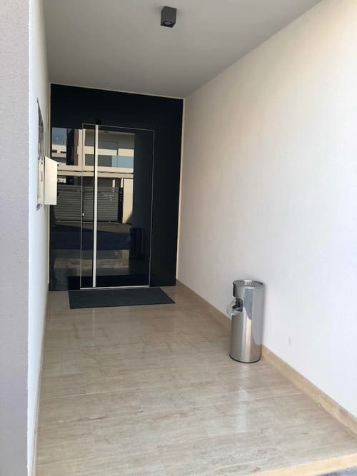 Luxury Majpruz Suites, Interior entrance