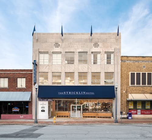 The Stricklin Hotel, Front of property