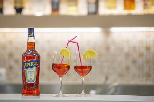 Villa Paradise Resort, Bar (on property)