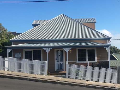 Noah's, Primary image