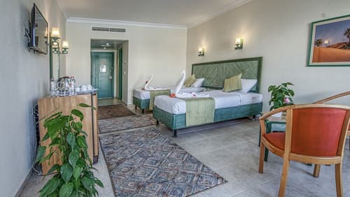 Falcon Hills Hotel, Room