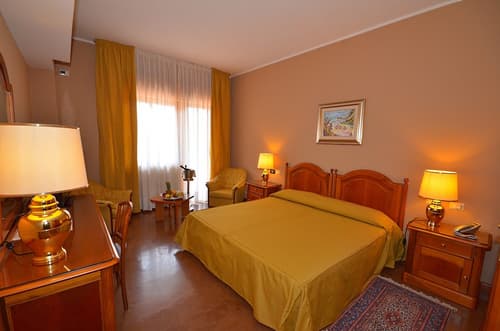 Garden Hotel, Room