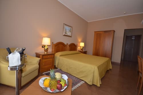 Garden Hotel, Room