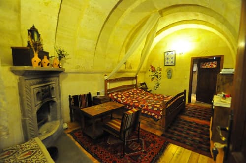 Kismet Cave House, Room