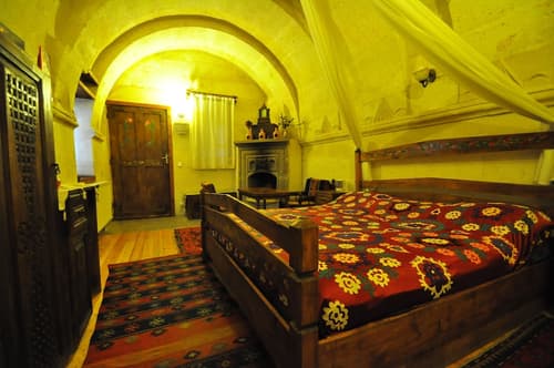 Kismet Cave House, Room