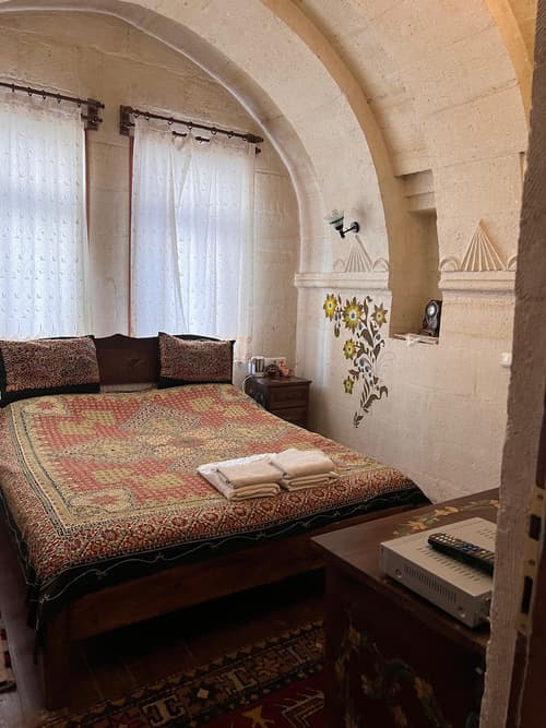 Kismet Cave House, Room