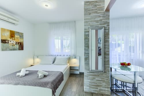 Stipe Residence, Room