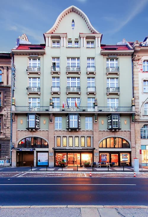 NH Poznan, Front of property