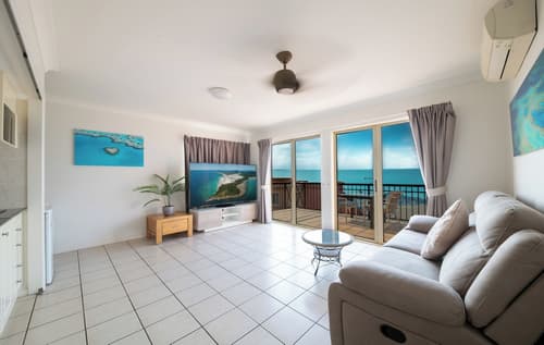 Martinique Whitsunday, Primary image