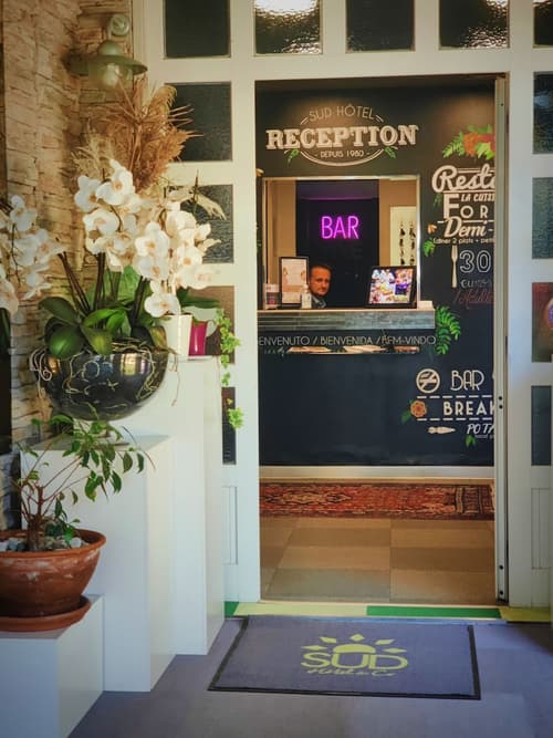 Sud Hotel, Reception