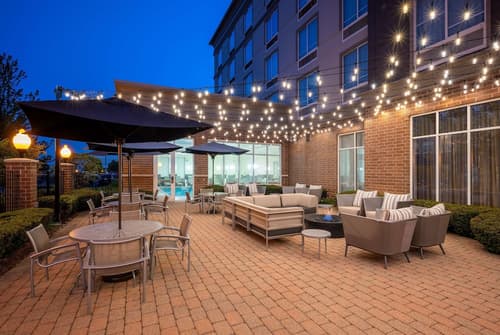 DoubleTree by Hilton Chicago Midway Airport, Terrace/patio