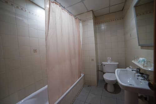 Coral Hotel, Bathroom