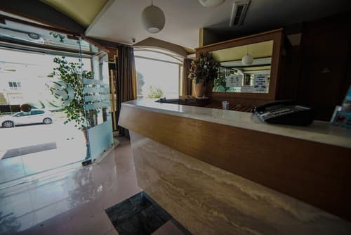 Coral Hotel, Reception