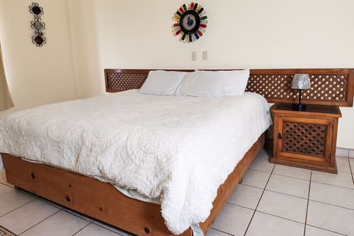 The Halfwaiy Inn, Room