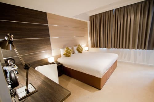 The Wesley Euston, Room