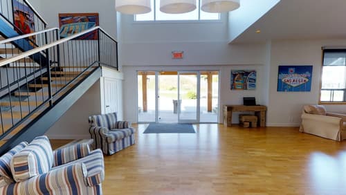 Riotel Percé, Interior entrance