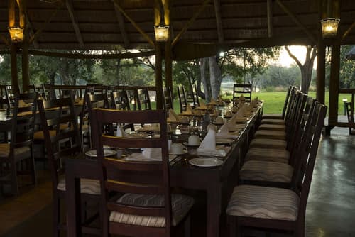 A'Zambezi River Lodge, Dining